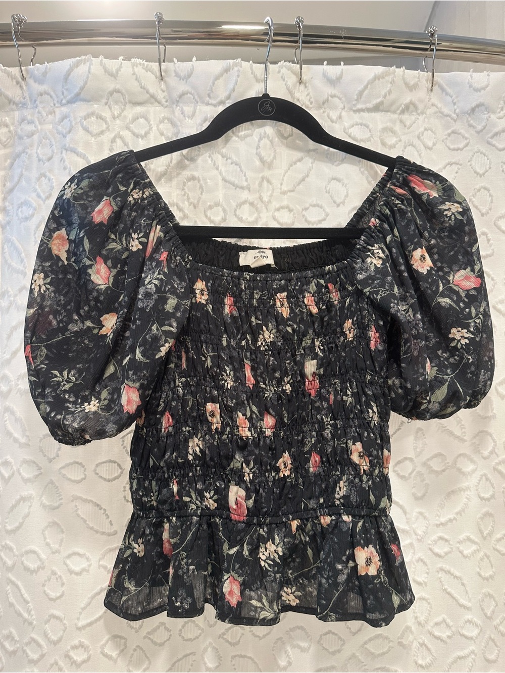 entro Black Floral Puff-Sleeve Smocked Top